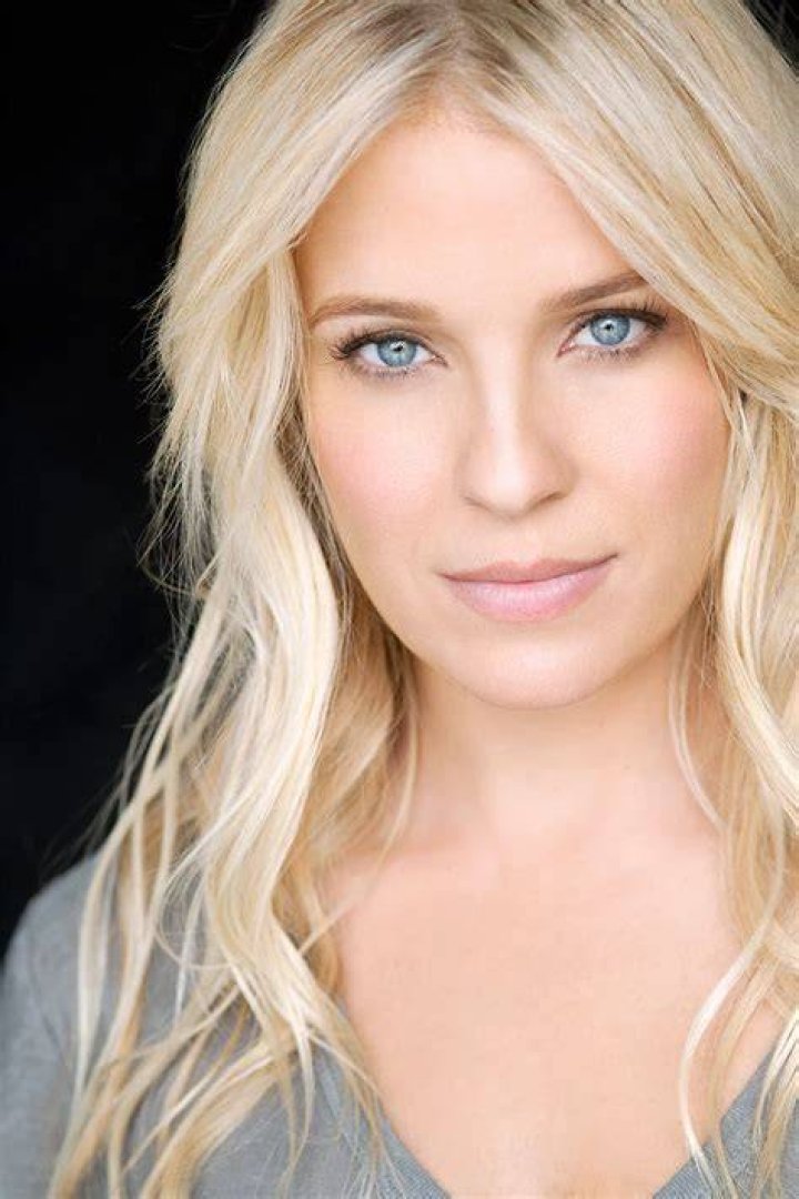 Alicia Leigh Willis Bio (Wiki) 