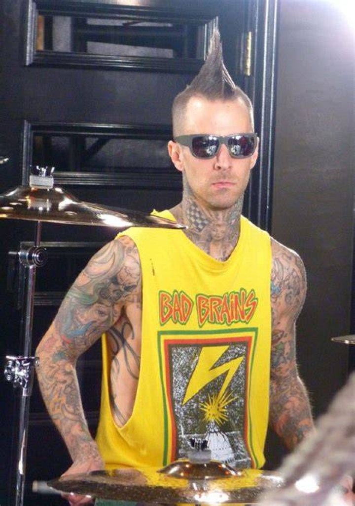 Ashlee Simpson and Travis Barker are hooking up