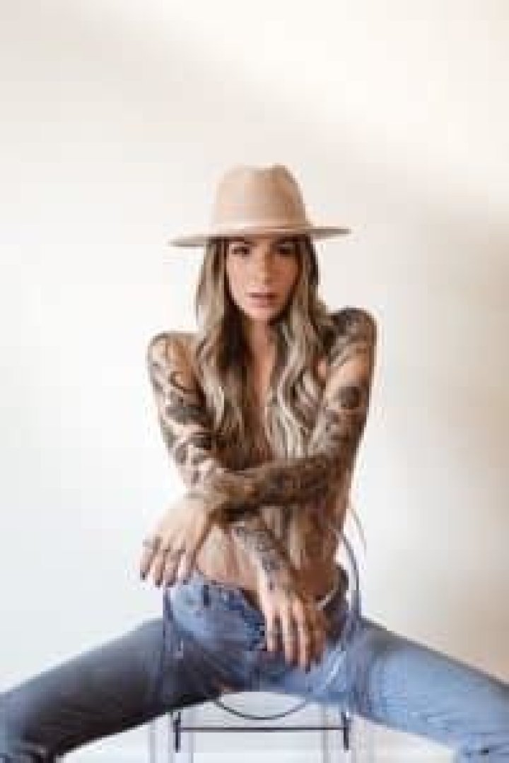 Caity Babs - Age, Family, Bio