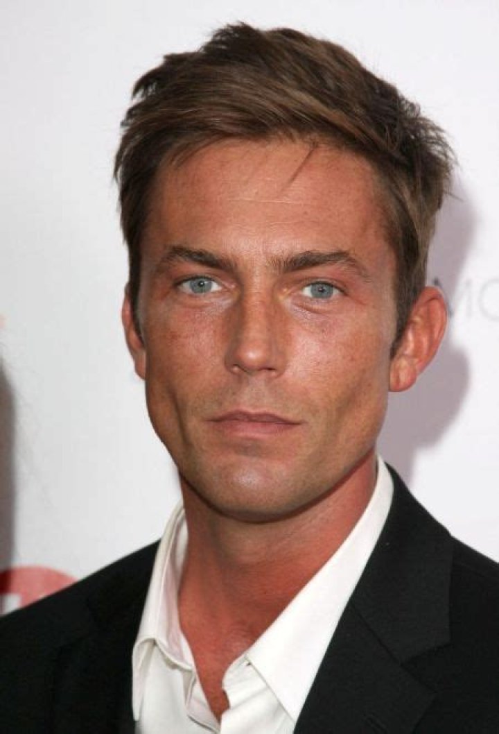 Desmond Harrington Bio (Wiki) 