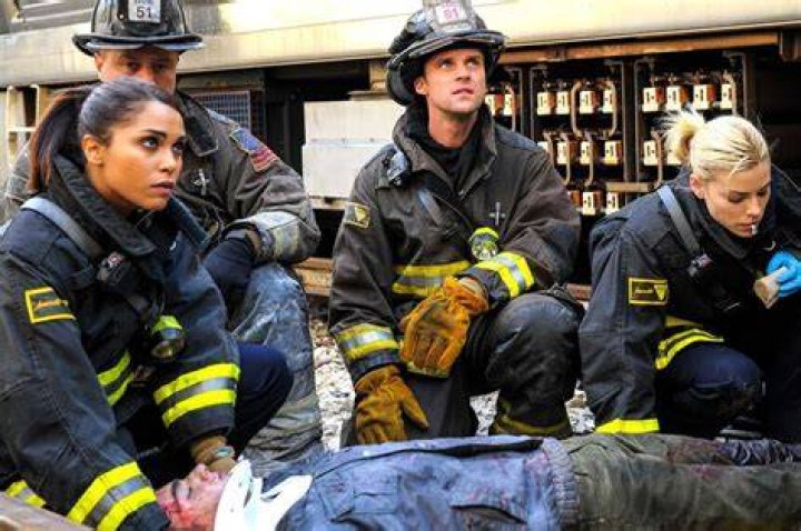 Does Shay die in Chicago fire?