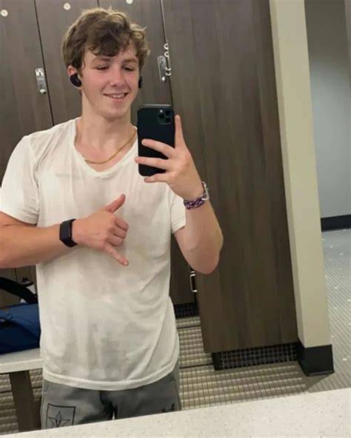 Ethan Wacker taking the selfie in the night with his girlfriend Olivia Rodrigo