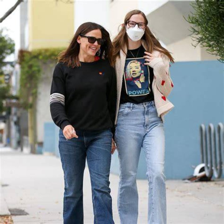 Exclusive... Jennifer Garner, Violet Affleck & Seraphina Affleck Out In LA