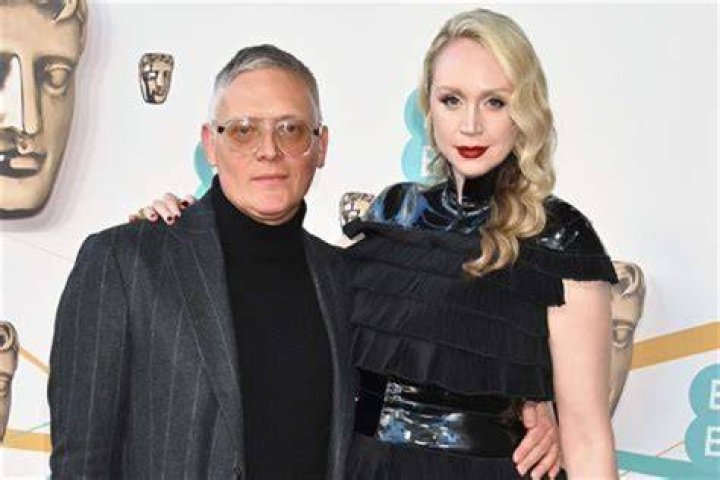 Giles Deacon Bio (Wiki) 