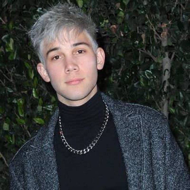 Grant Knoche Bio (Wiki) 