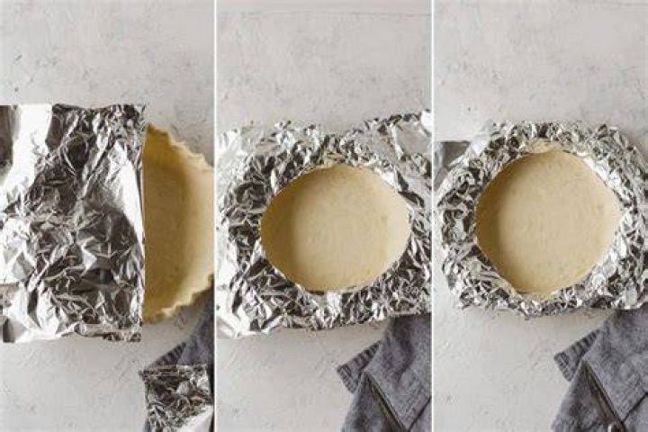 How do you keep cheesecake crust from burning?