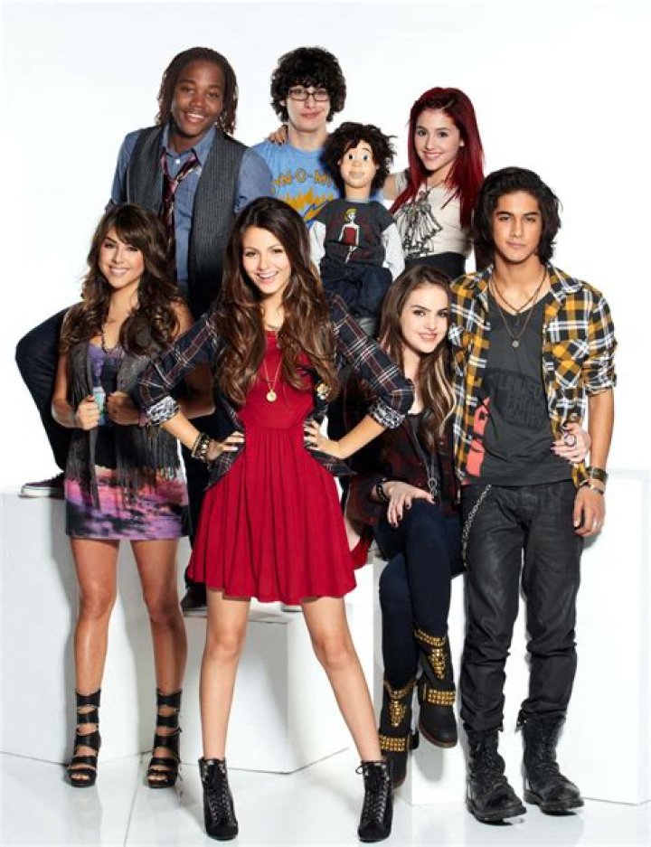 How old are the victorious characters?
