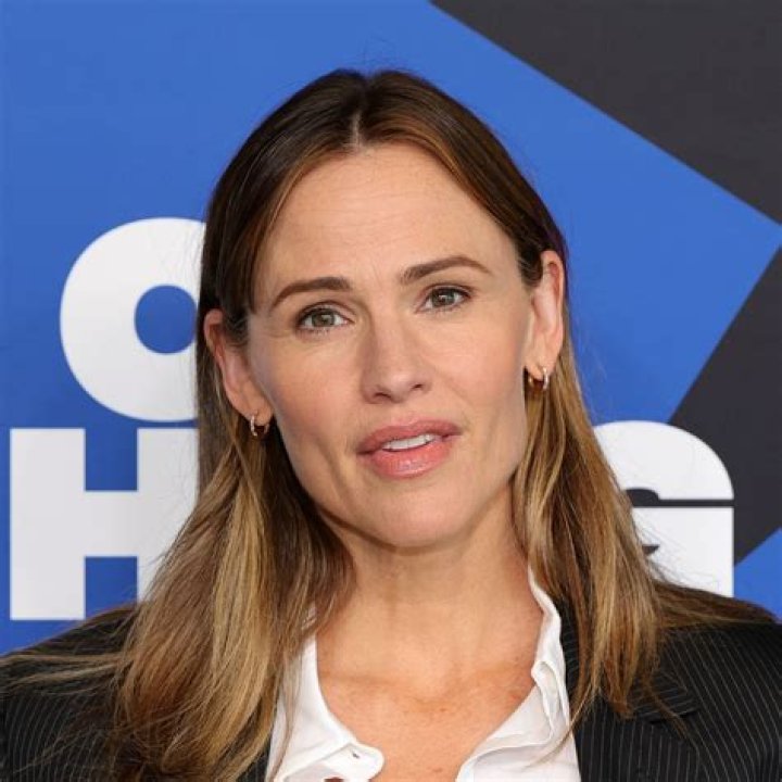 Jennifer Garner Hits Up The Gym With A Friend