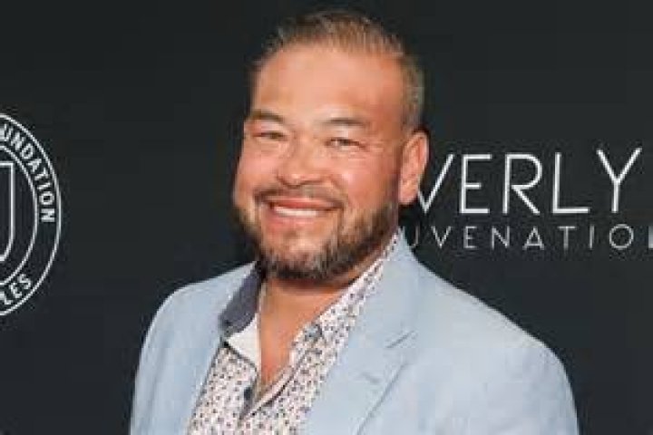 Jon Gosselin departs dinner at Accademia di Vino with a mystery blonde, stops to pose photos, then goes for a walk together in NYC