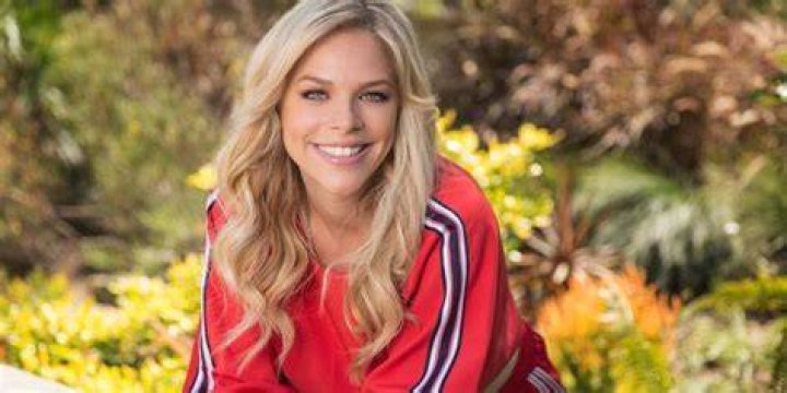 Julie Stewart-Binks Bio (Wiki) 