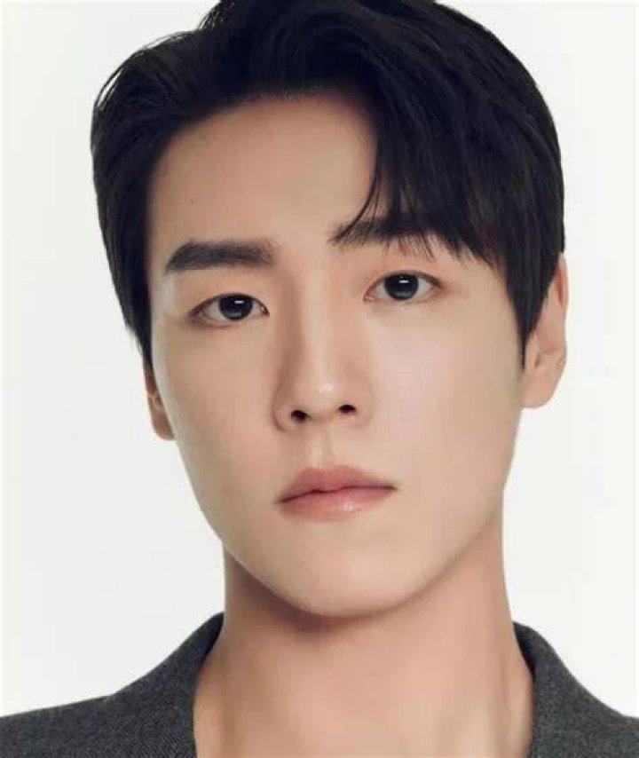 Lee Hyun-woo Bio (Wiki) 