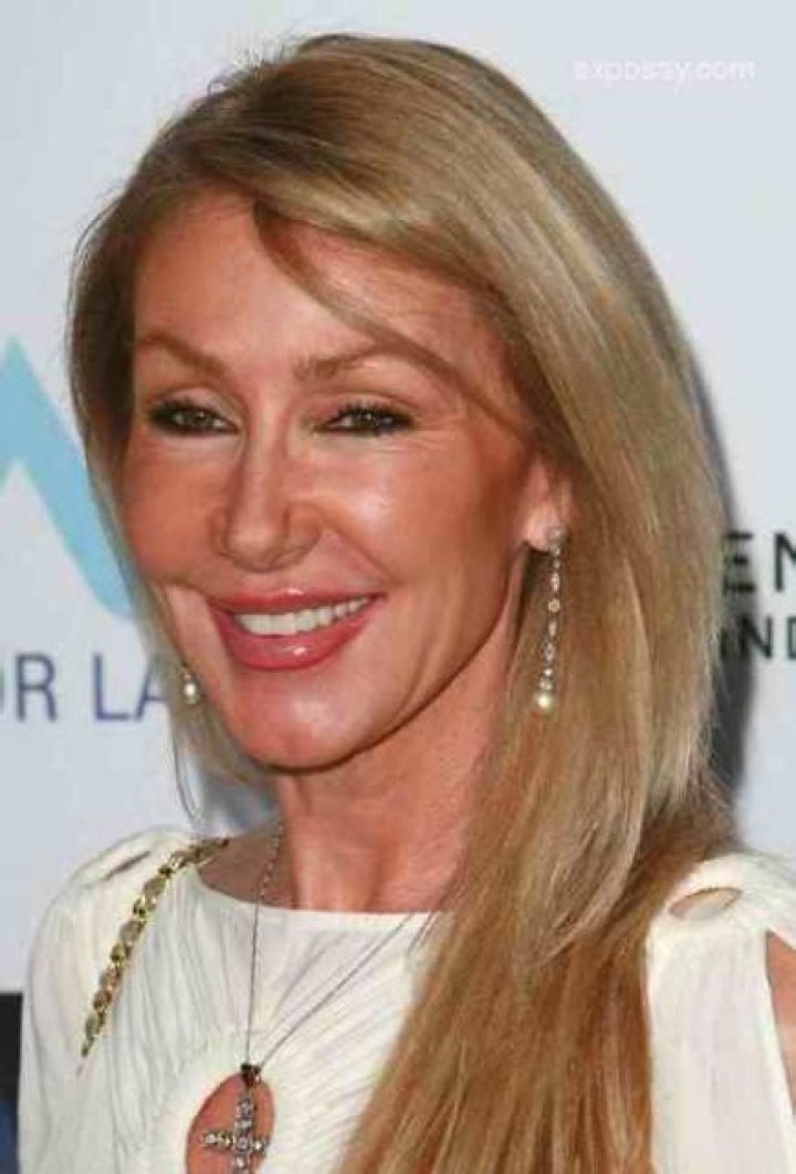 Linda Thompson Bio (Wiki) 
