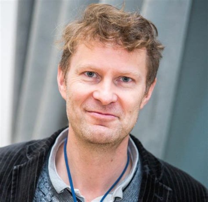 Luke Harding Bio (Wiki) 