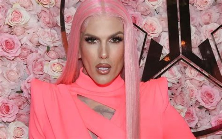 Make-Up Mogul Jeffree Star Revealed His Break-Up With His LongTime Boyfriend Nathan Schwandt!