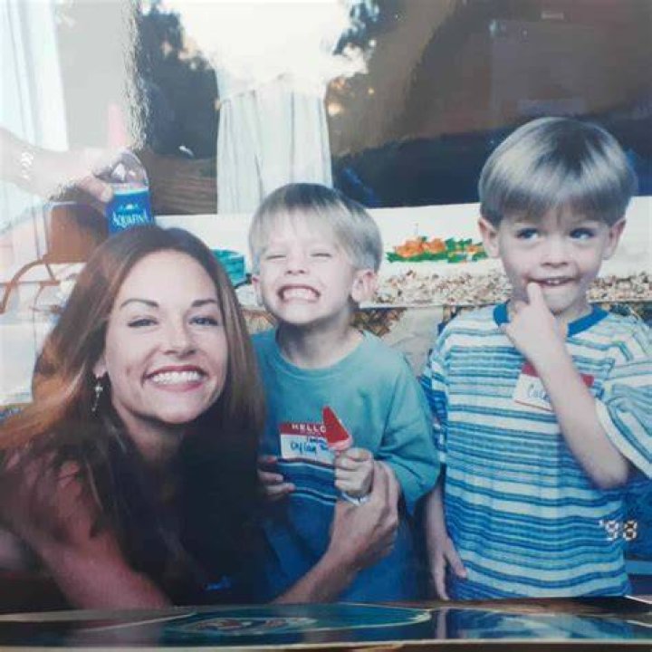 Melanie Wright - Age, Family, Bio