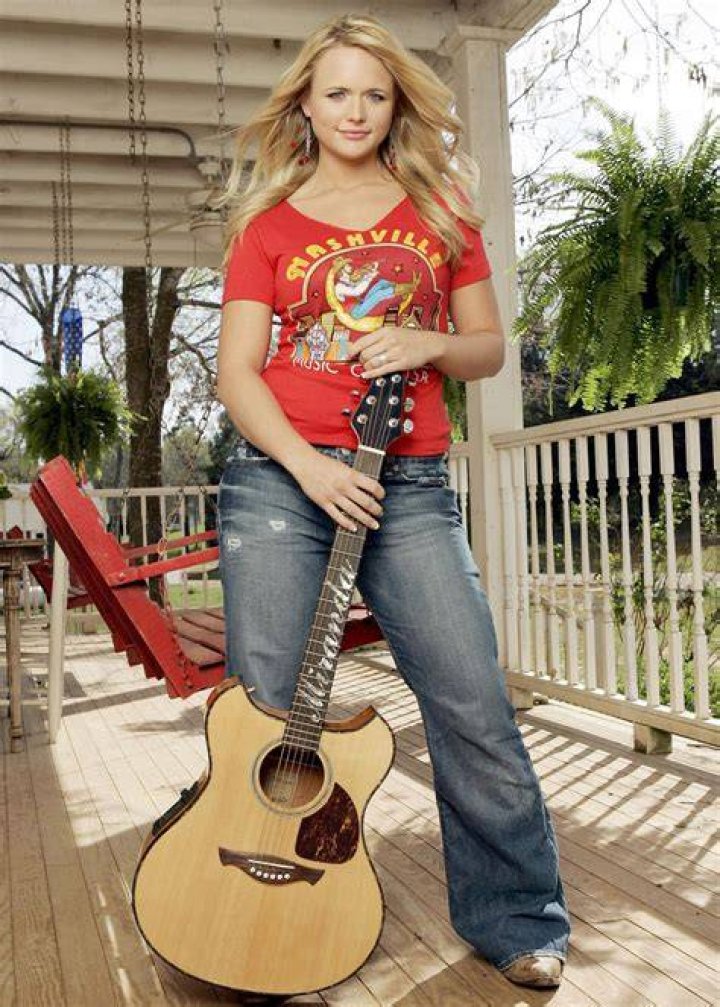 Miranda Lambert posing with her rescue dogs for Mutt Nation