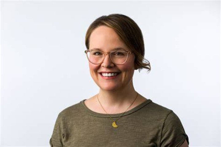 Raina Telgemeier Bio (Wiki) 
