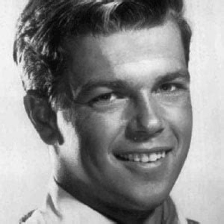 Robert Logan - Age, Family, Bio