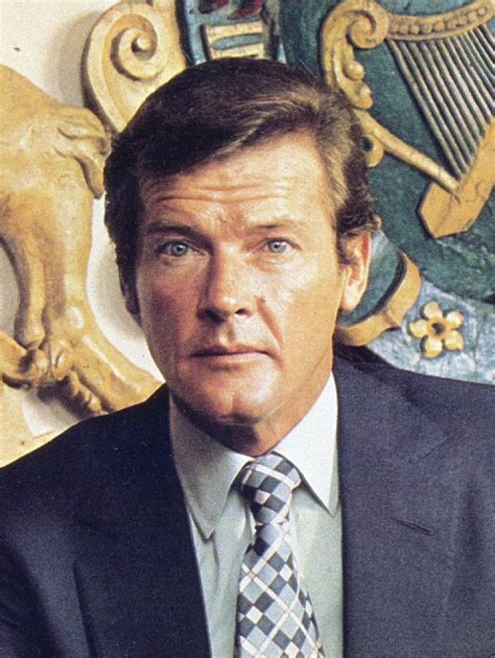 Sir Roger Moore Bio (Wiki) 
