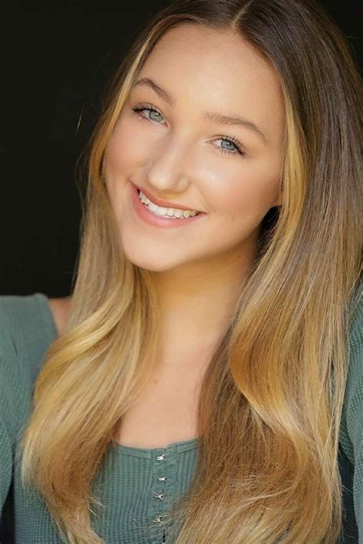 Multi-talents! Dancer, singer, actress, and model Ava Cota! Know the secrets of her successful career, and about her family, and father! Source: Pinterest (Ava Cota)