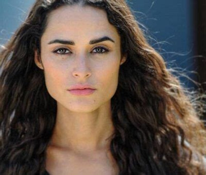 Stephanie Nogueras Bio (Wiki) 