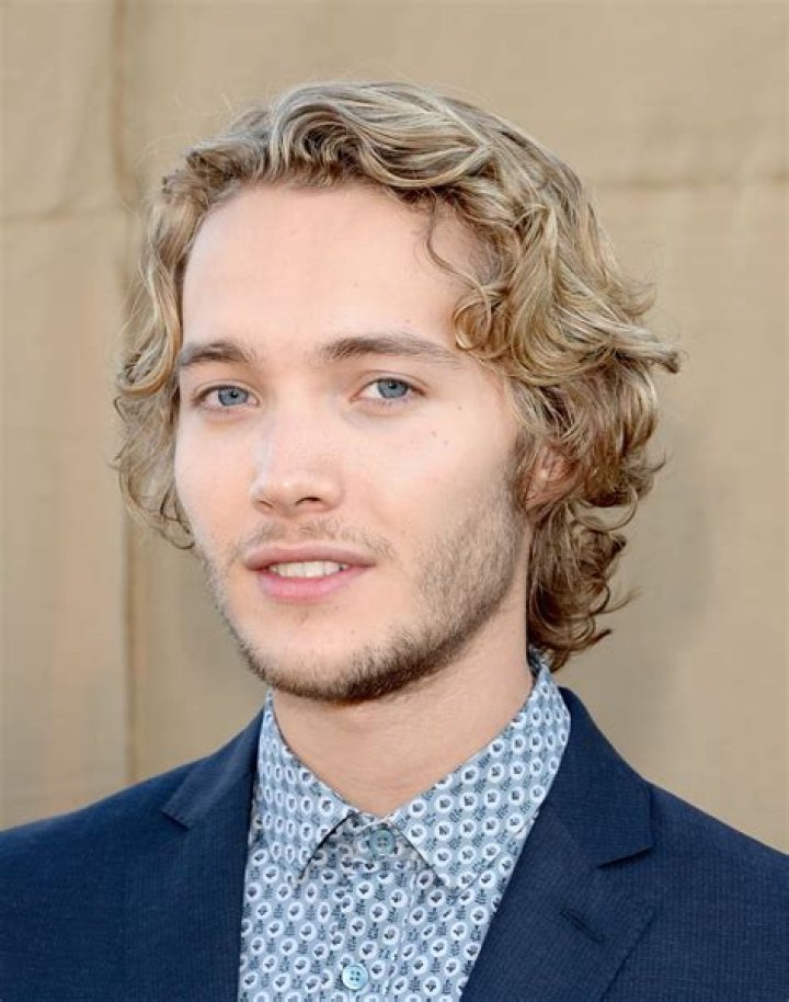Toby Regbo Bio (Wiki) 