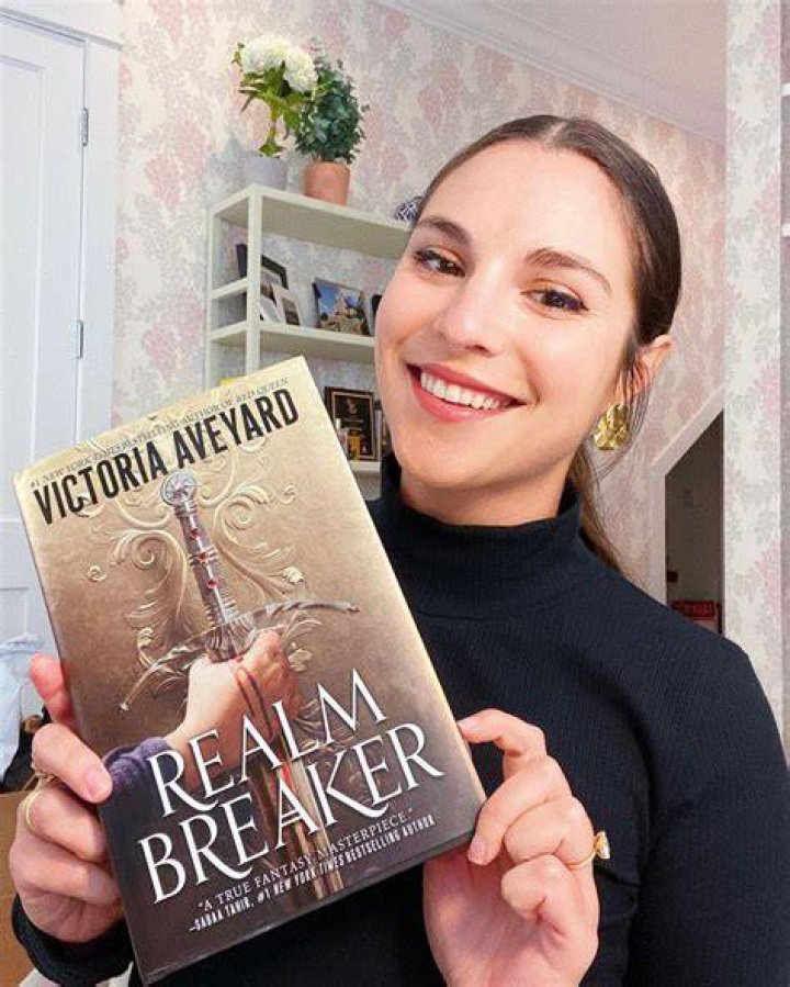 Victoria Aveyard Bio (Wiki) 