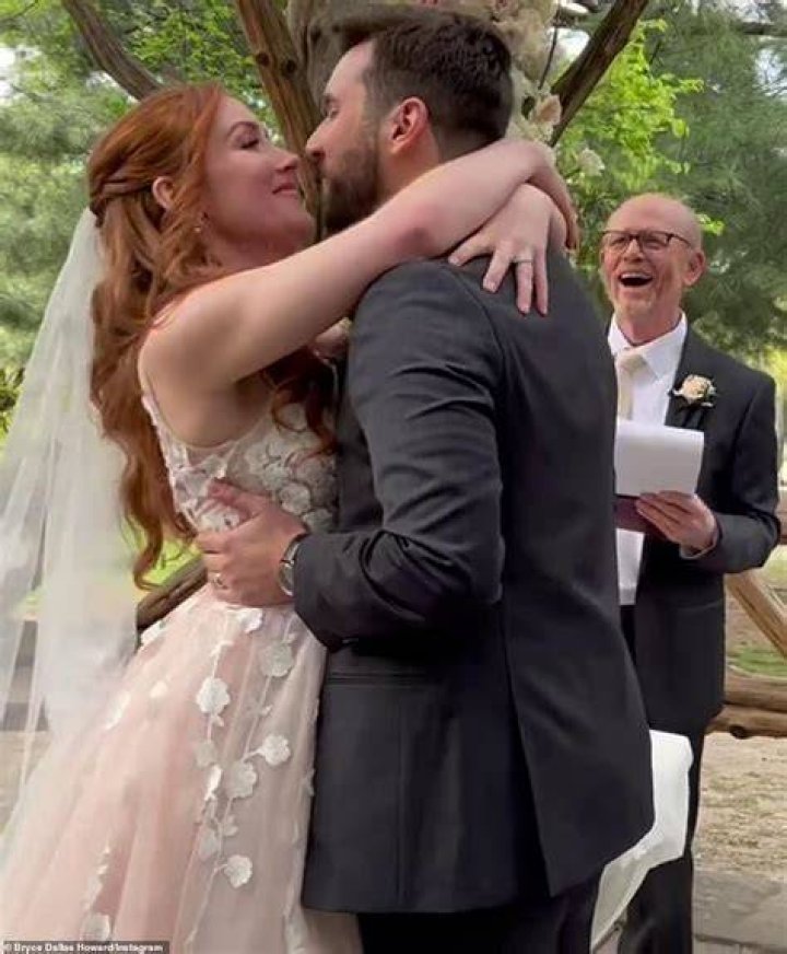 Wedding Bells! Paige Howard Literally Cries in Her Wedding with Tim Abou-Nasr Wedding Bells! Paige Howard Literally Cries in Her Wedding with Tim Abou-Nasr