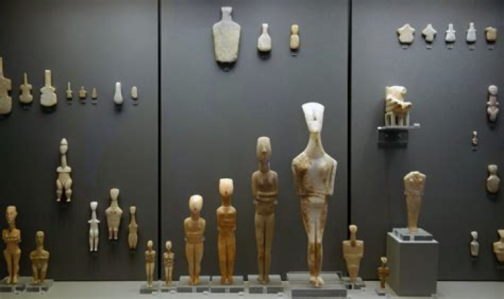 Where are Cycladic figurines found?