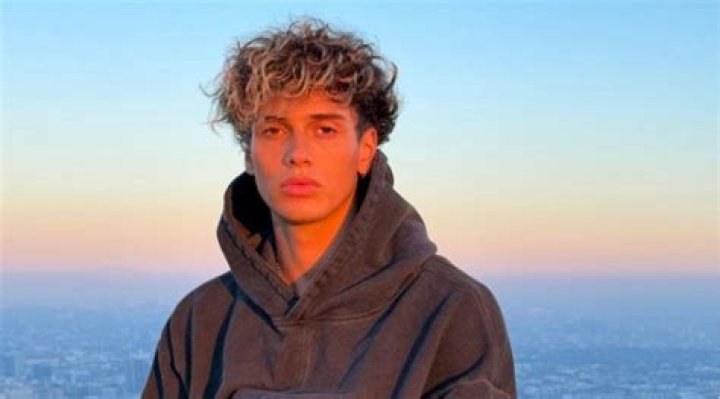 Who Is Is Bene Schulz Dating?