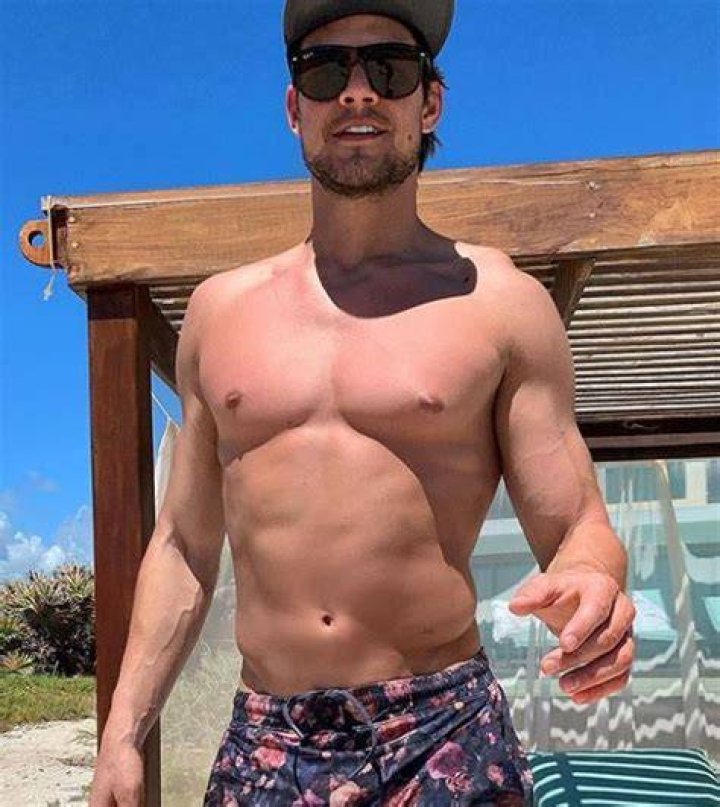 Zach Nichols Bio (Wiki) 
